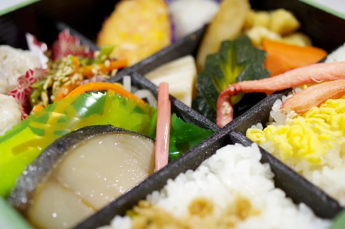 焼き魚と野菜のお弁当
